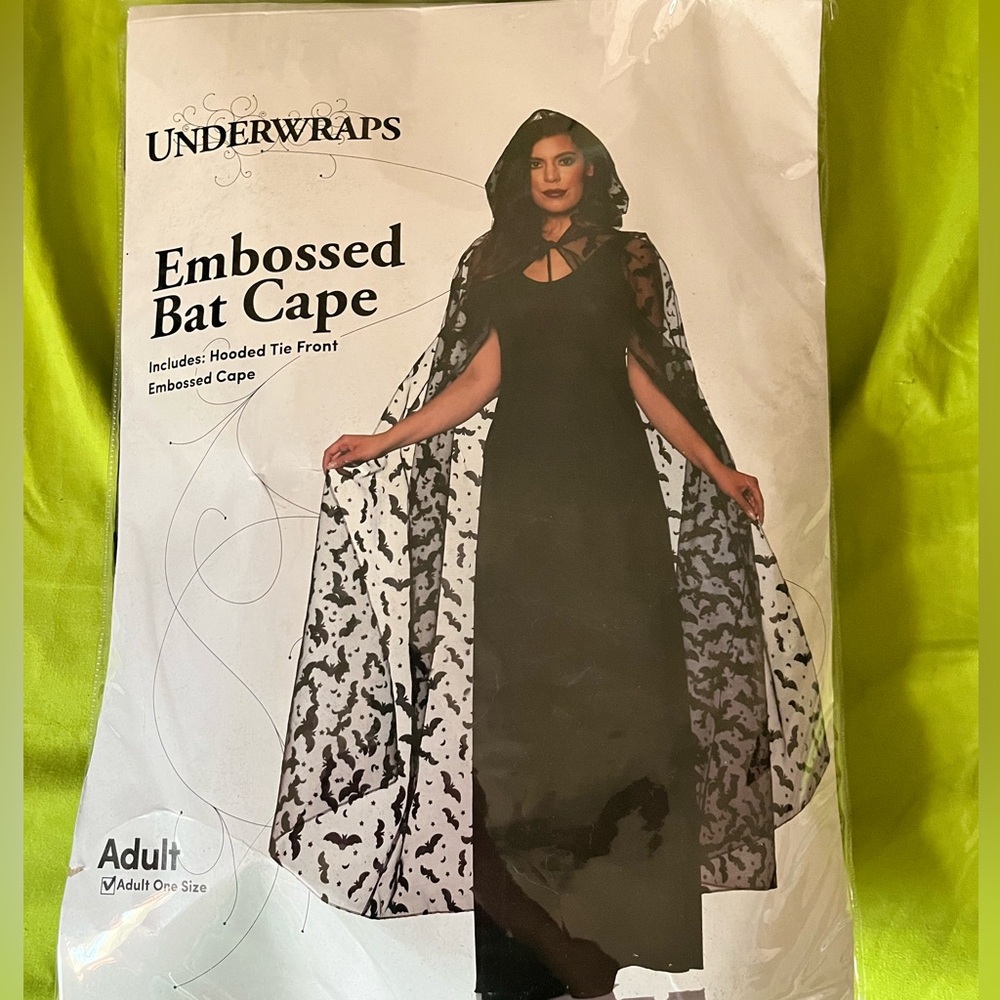 Underwraps Embossed Bat Cape Halloween new